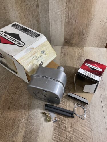 Briggs & Stratton Muffler 491626 With Hardware NOS Genuine (6922726146231)
